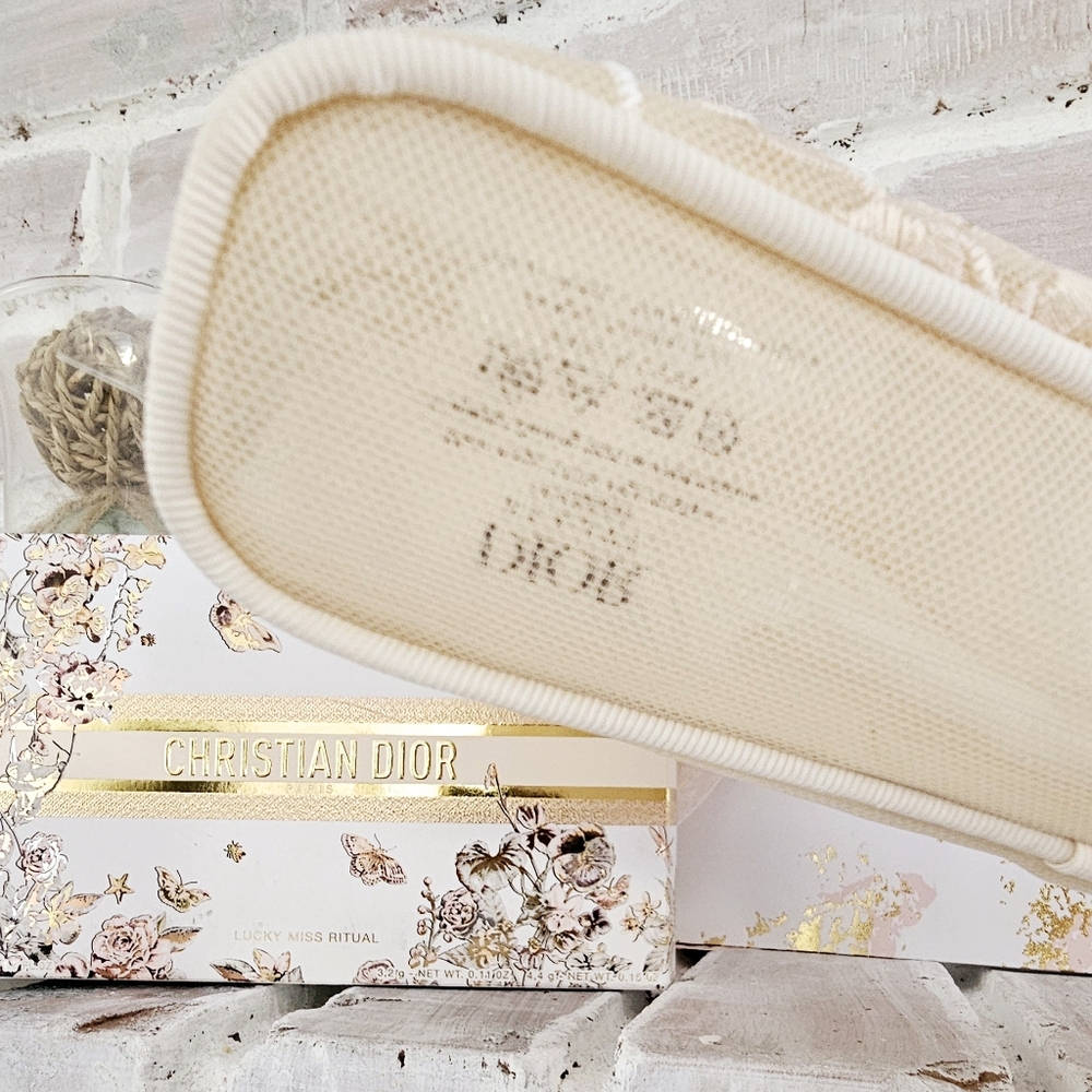 ❤️NIB Christian Dior Limited Edition Embroidered Mesh Cosmetic Bag❤️ - Picture 4 of 10